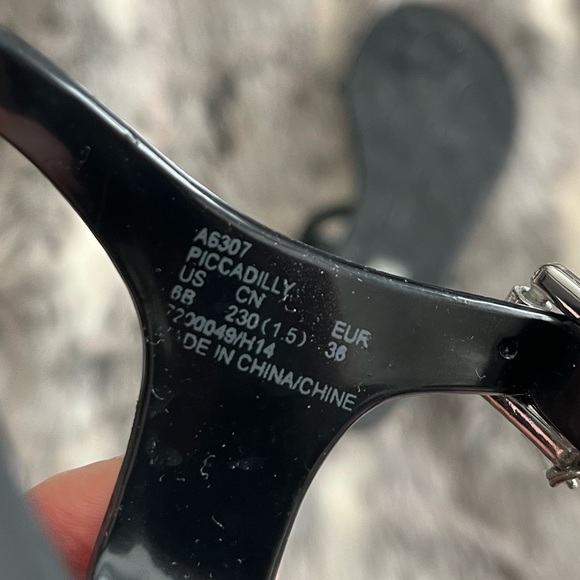 COACH Picadilly Black Jelly T Strap Logo Sandals 6 - Picture 7 of 7